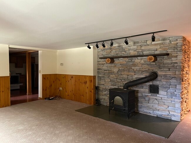 Building Photo - 129 Clinton Corners Rd