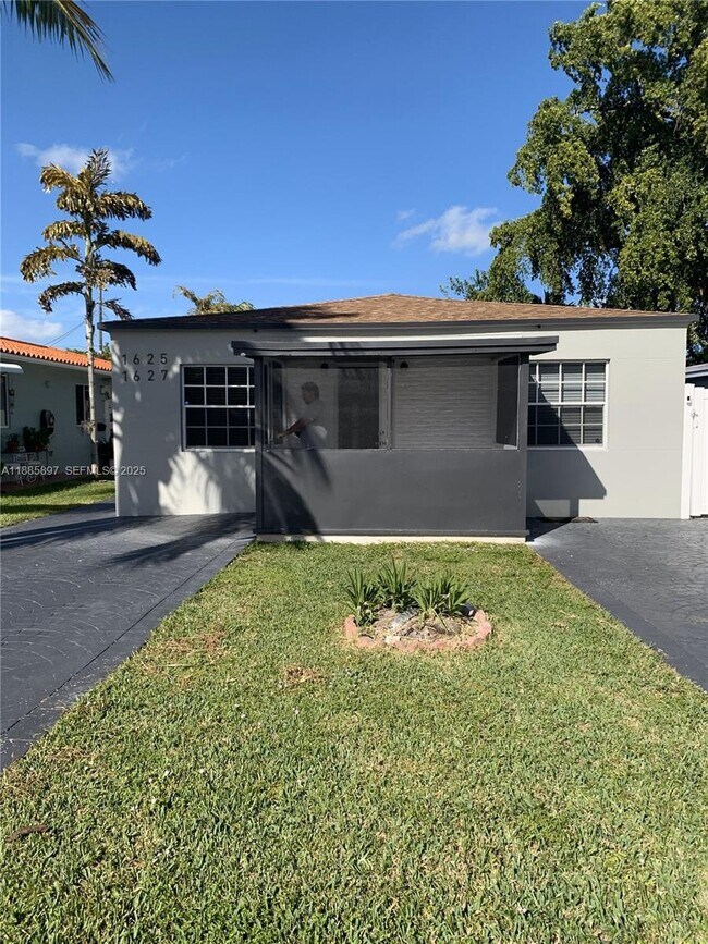 Building Photo - 1625 Dewey St