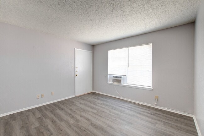 Building Photo - 2420 N Willis St
