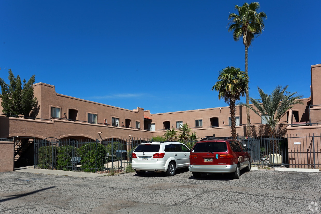 Building Photo - Meadow West Apartments