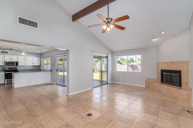 Foto del edificio - 9353 E Altadena Ave