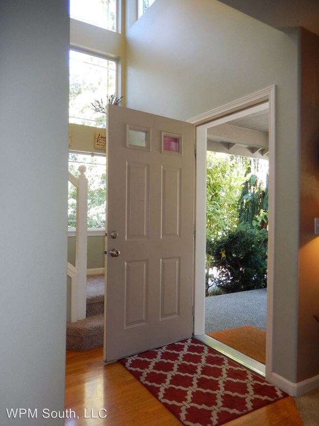 Foto del edificio - 2624 Ferndale Ct NE
