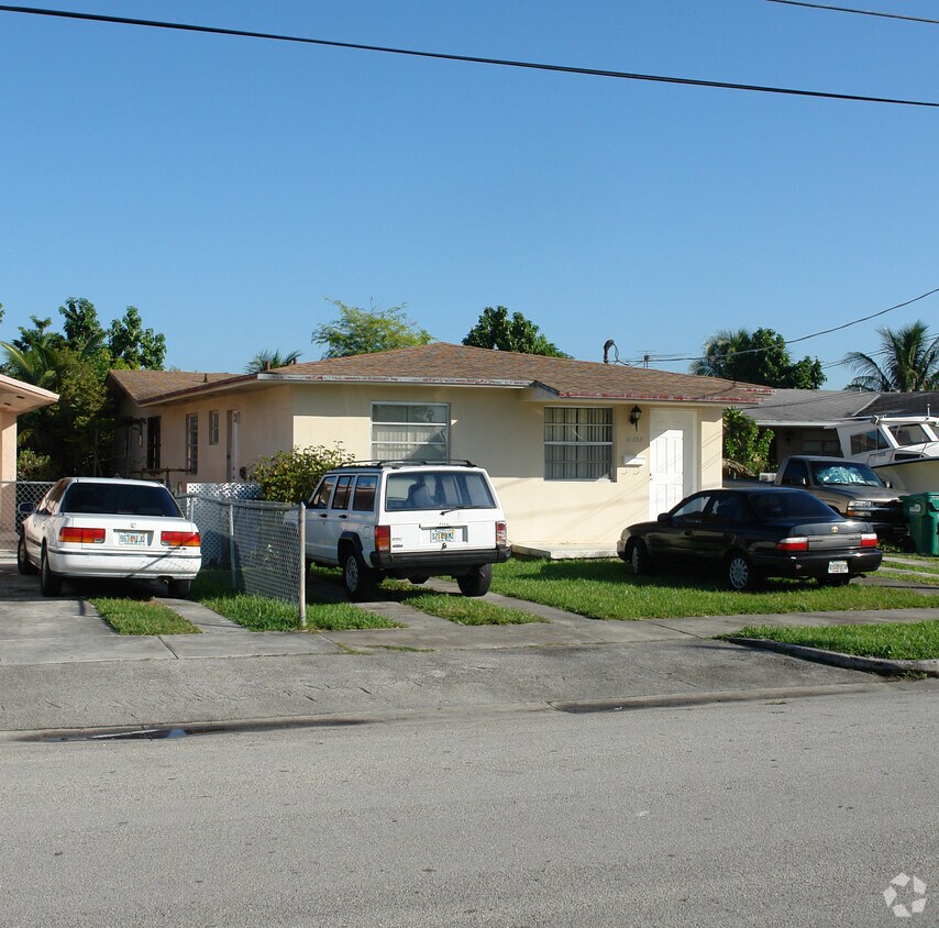 Foto del edificio - 11047-11059 SW 3rd St