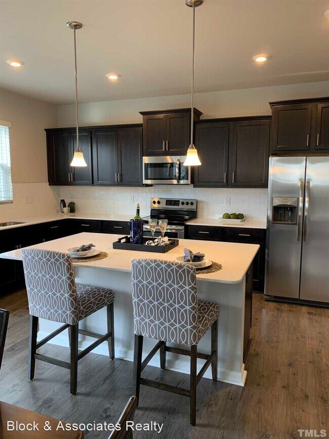 Foto del edificio - 4 br, 2.5 bath House - 1425 Haltwhistle St...