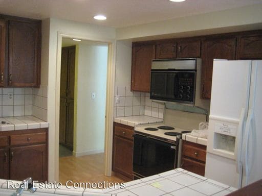 Building Photo - 752 Jennifer Way