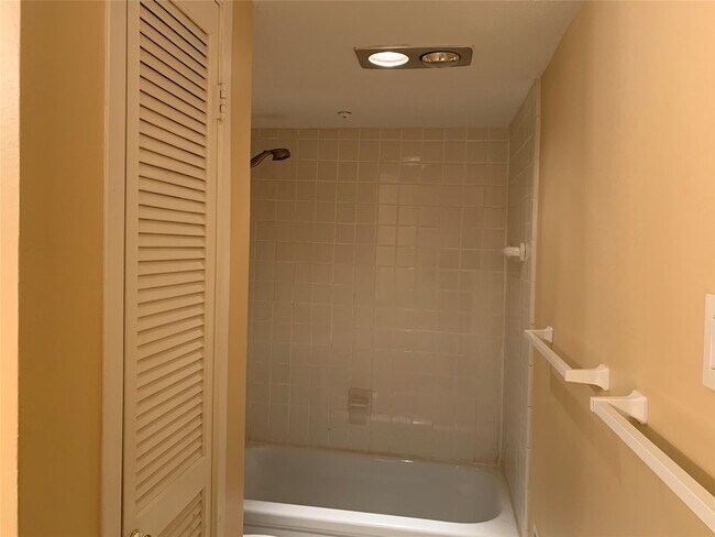 Foto del edificio - 2230 S Piney Point Rd