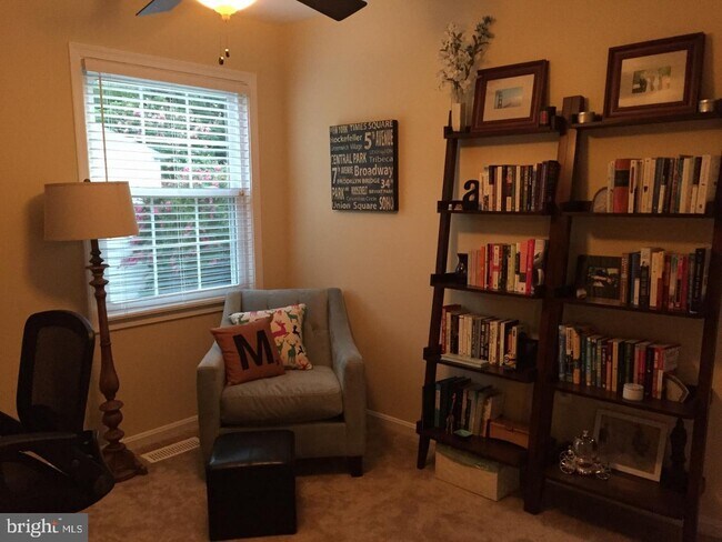 Foto del edificio - 9917 Blake Ln