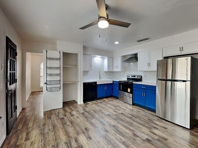 Foto del edificio - 5106 Woodmeadow Dr