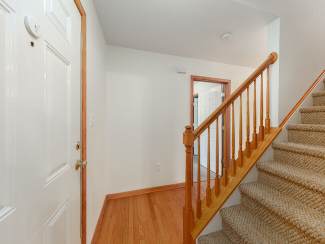 Building Photo - 320 Burr Dr