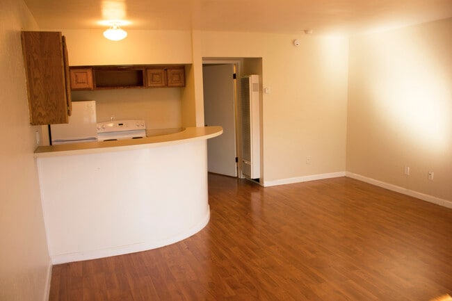 Building Photo - 770 Sir Francis Drake Blvd