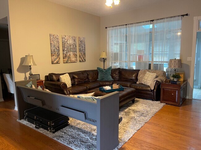 Foto del edificio - 1689 Parkside Cir