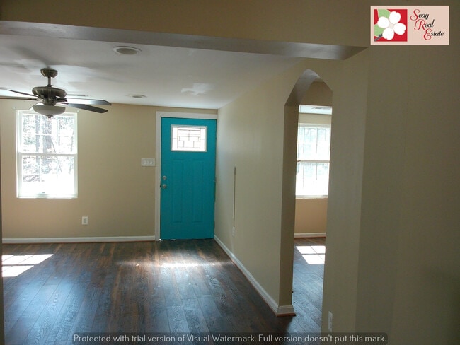 Building Photo - 108 Jamestown Rd