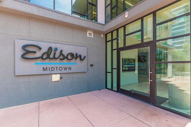 Foto del edificio - Stunning 2 bedroom with a Den at Edison Midtown!!!  Available June 1st!!!  Like living at a Resor...