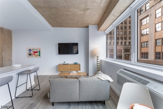 Foto del edificio - 10 Commerce Ct