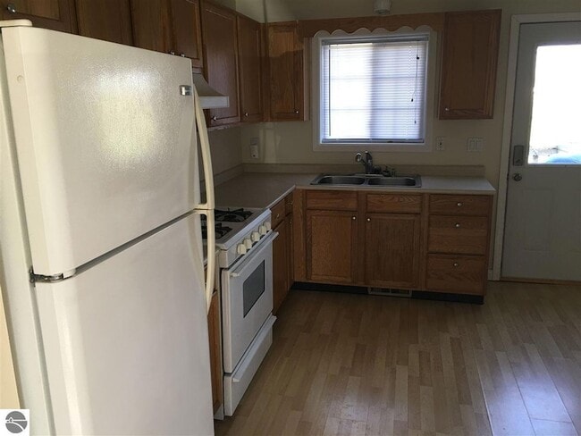 Building Photo - 1850 Airway Dr