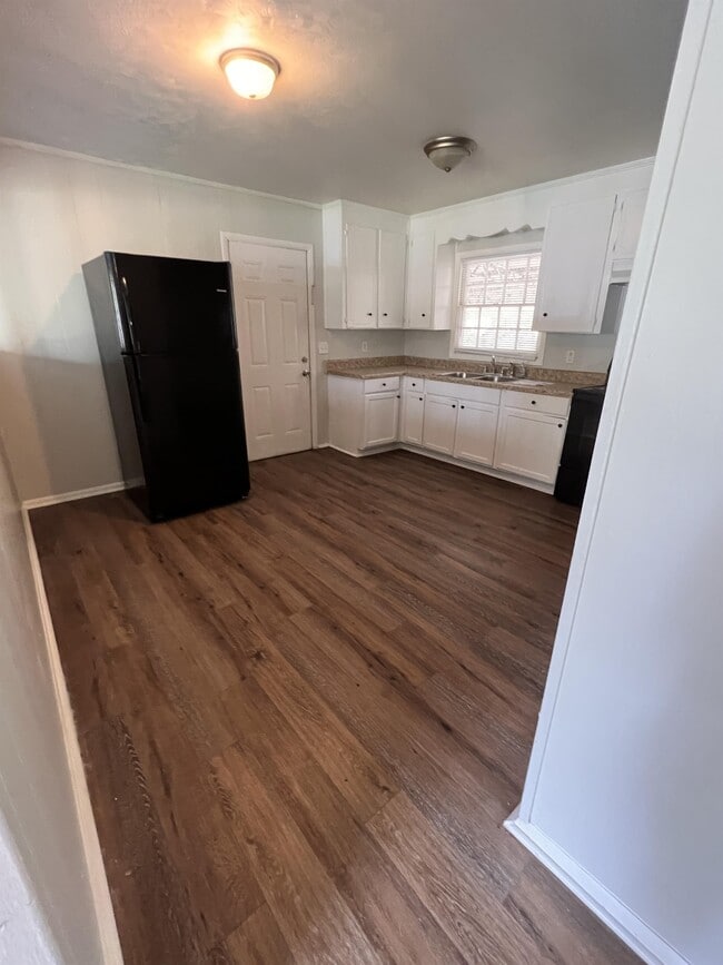 Foto del edificio - 106 Whiteoak Cir