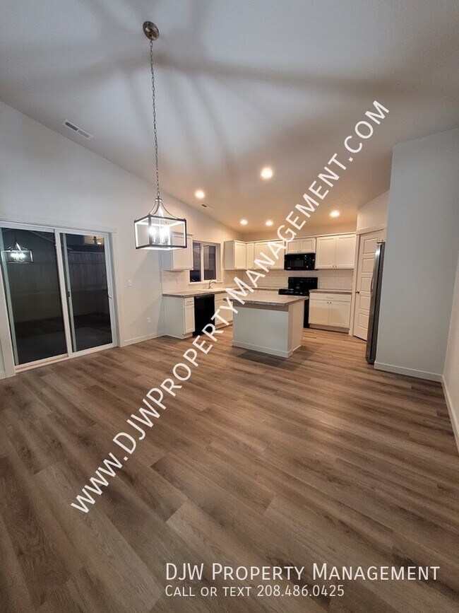 Foto del edificio - 16875 N Lowerfield Loop
