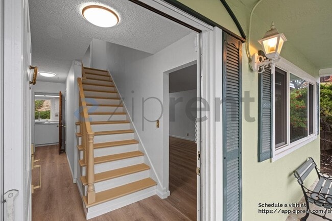 Building Photo - 60 Deerhaven Pl