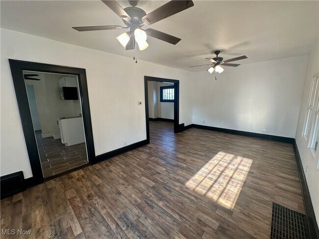 Foto del edificio - 3051 Engle Pl SW