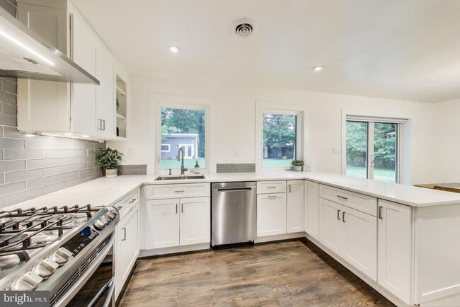 Building Photo - 4422 Neptune Dr