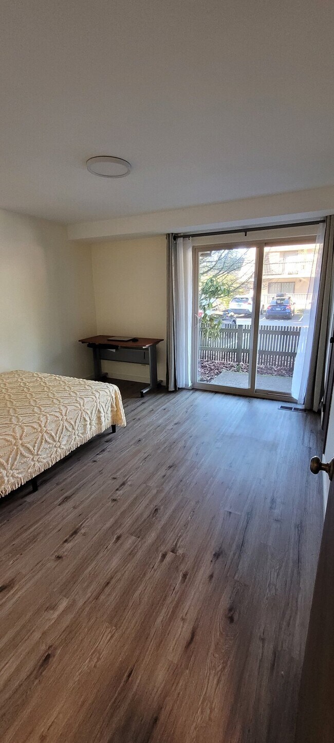 Foto del edificio - 1400 154th Ave NE