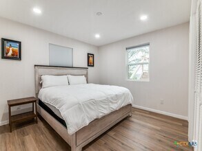 Building Photo - 268 White Oak Dr