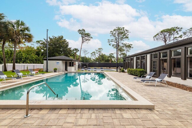 Piscina con solárium - Nordica Landing