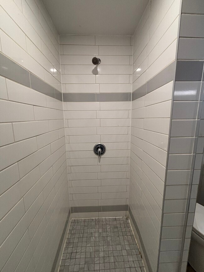 Photo du bâtiment - Beautifully Updated Studio Apartment in Downtown Sarnia!