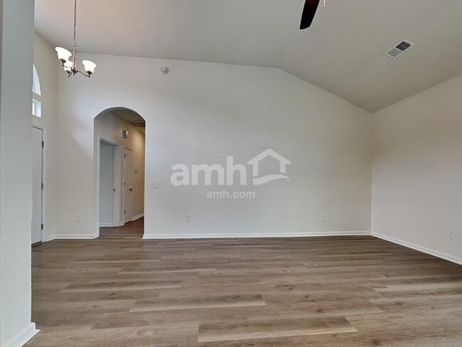 Building Photo - 523 Amsonia Cir