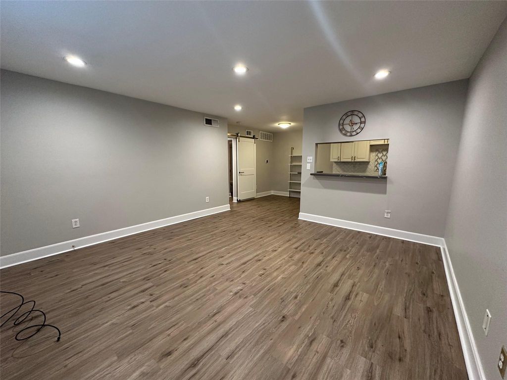 Foto principal - 2250 Bering Dr