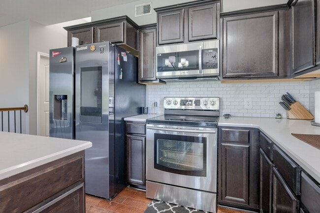 Foto del edificio - 15523 Valley View Dr