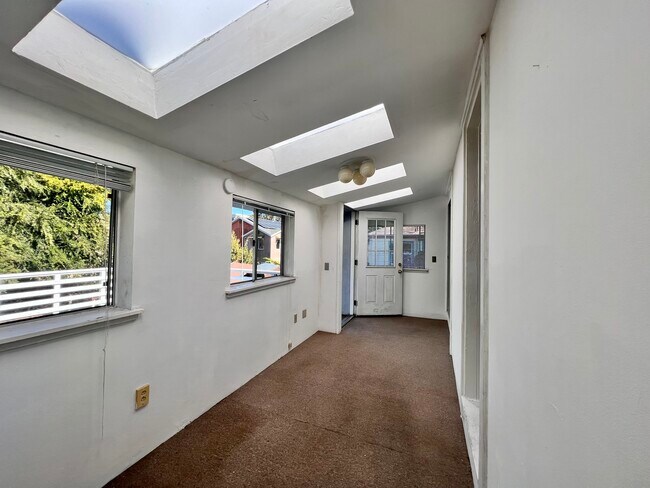 Building Photo - 328 45th St