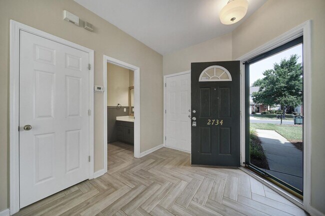 Foto del edificio - Lovely 3 Bed 2.5 Bath Townhome in Matthews