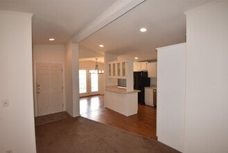 Building Photo - 10007 Elderberry Park Ln