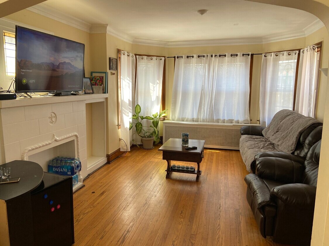 Foto principal - 1833 Gunderson Ave