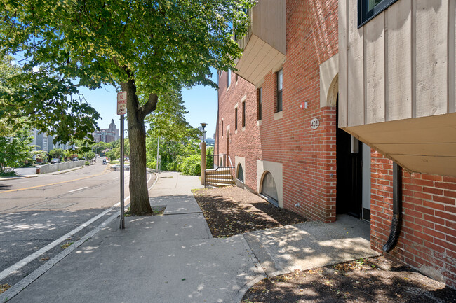 Foto del edificio - Charles Landing Apartment Homes