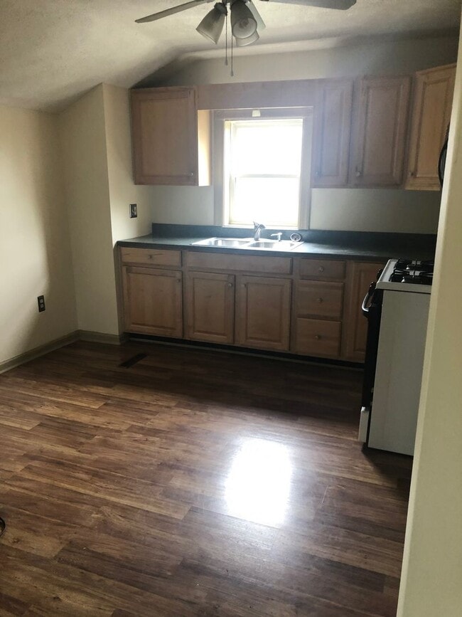 Building Photo - 356 Arch St