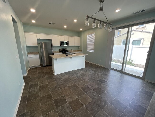Building Photo - 30433 Village Knoll Dr
