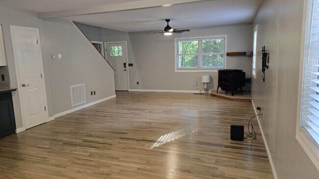 Foto del edificio - 3 Bedroom 2 Bathroom home for rent