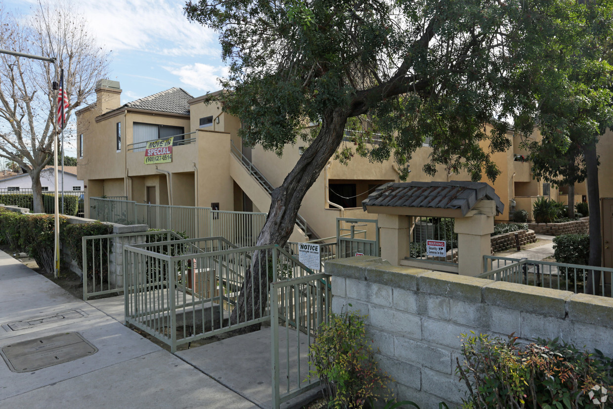Primary Photo - Greenbriar Apartments
