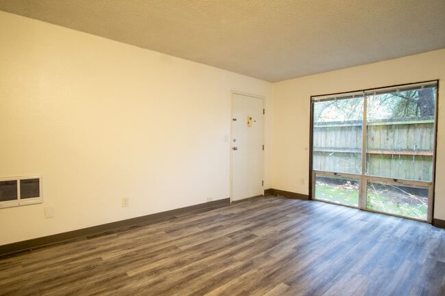 Building Photo - Nicely Renovated One Bedroom Near OHSU Ava...