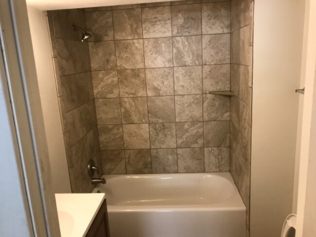 Foto del edificio - 945 E 3rd St