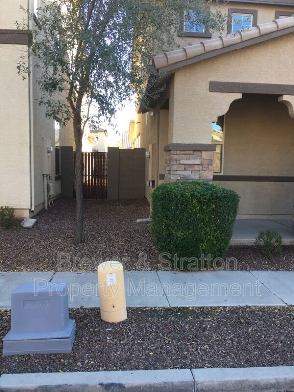 Foto principal - 4137 E Devon Dr