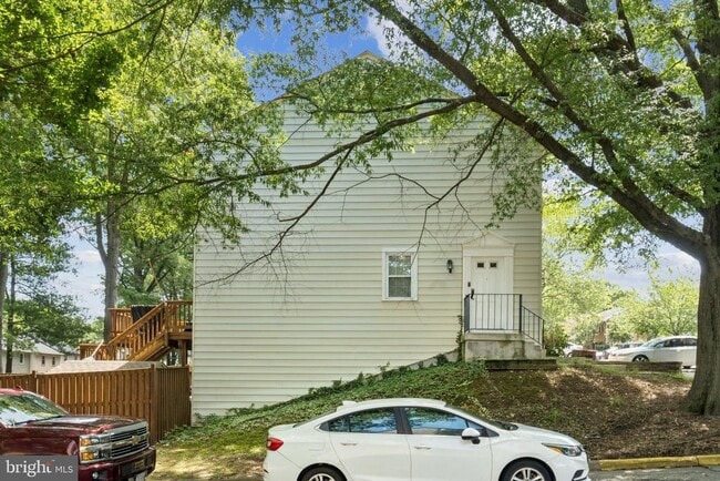 Building Photo - 8358 Stationhouse Ct