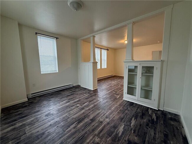 Foto del edificio - 571 Kendall Ave