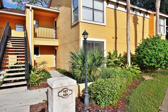 Foto del edificio - 828 Shoreline Cir