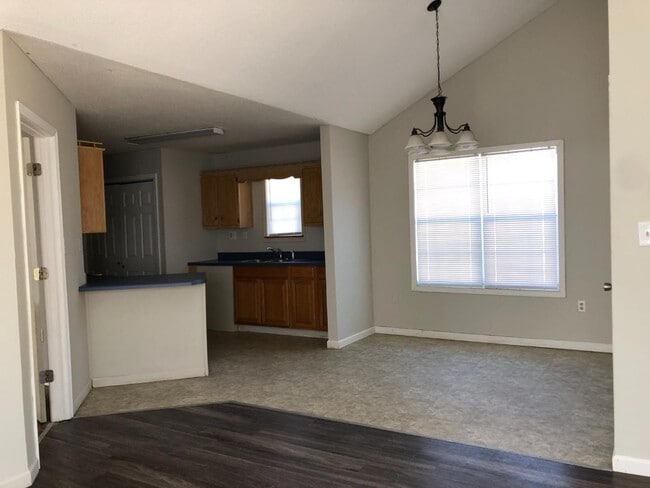 Building Photo - 103 Elm Tree Ln