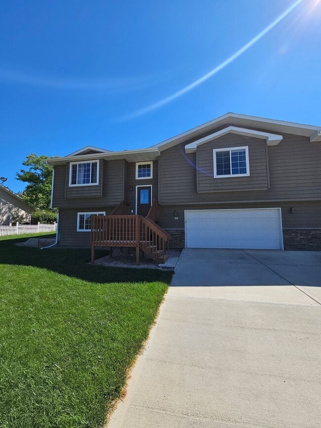 Building Photo - 3930 Park Dr