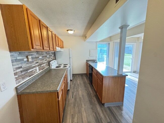 Foto del edificio - 7311 Buckingham Dr