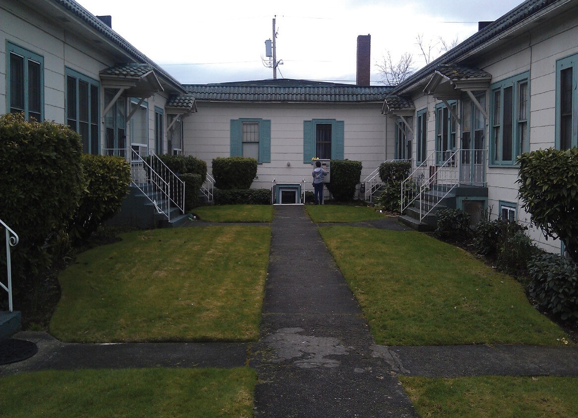 Primary Photo - Taylor Court Apartments